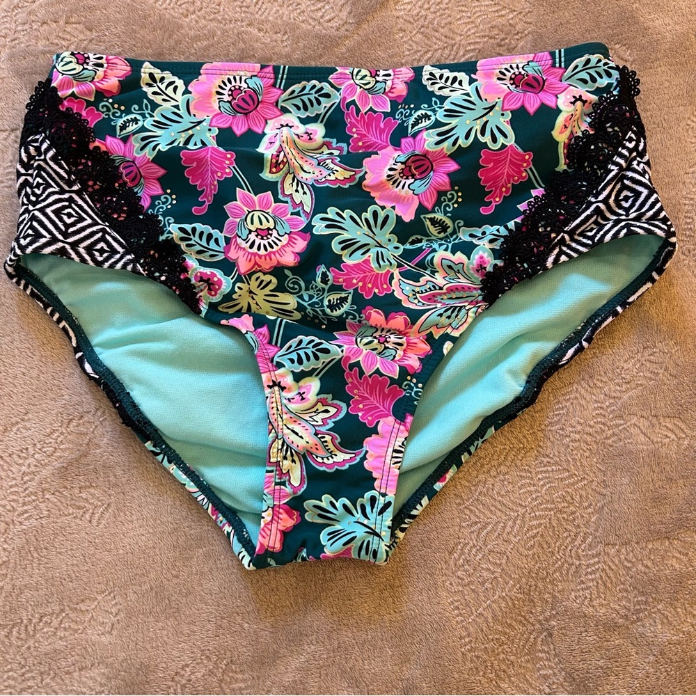 Time and Tru green black pink bikini bottoms lattice Size M